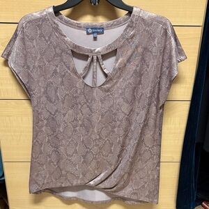 Democracy Women's Short Sleeve Snake Print Silky Top